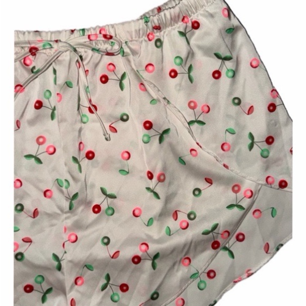 NWOT Y2K 🍒Colsie White Cherry Print Shorts - Picture 2 of 5